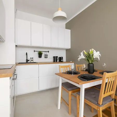 Lägenhet Urban Sunset W Katowicach, Blisko Spodka I Parku Z Parkingiem, Klimatyzacja I Balkonem By Renters *