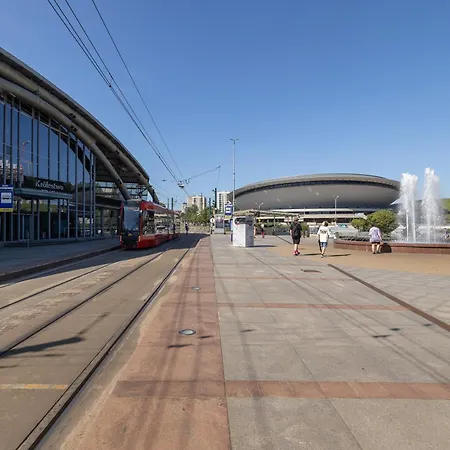 Lägenhet Urban Sunset W Katowicach, Blisko Spodka I Parku Z Parkingiem, Klimatyzacja I Balkonem By Renters *